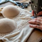 découvrez les modèles uniques d'ariane delarue, lingerie artisanale sans armature alliant confort et élégance pour une silhouette naturelle et sophistiquée.