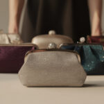 découvrez les sacs de soirée les plus emblématiques qui ont marqué l'histoire de la mode, alliant élégance, style intemporel et glamour.