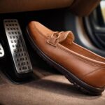 découvrez comment choisir la chaussure idéale pour conduire en toute sécurité et avec style, spécialement conçue pour les femmes.